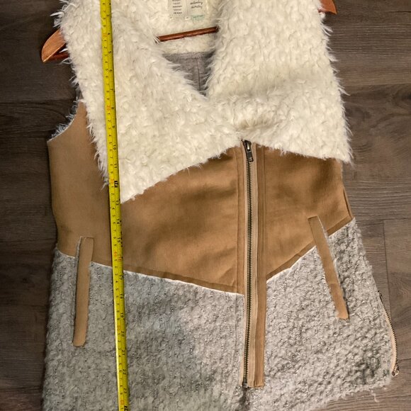 Anthropologie  Saturday Sunday faux suede and faux fur vest, zip up, size XS - Picture 7 of 10